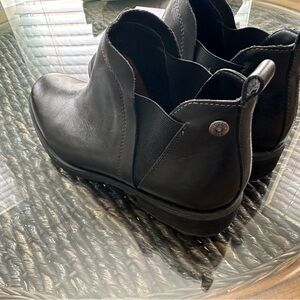 Sofft Black Leather Ankle Boots